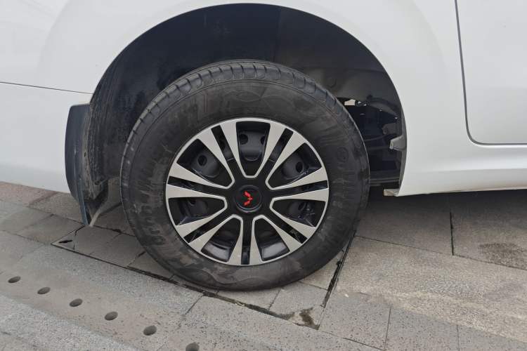 Used Wuling Hongguang New Energy 2024 All-Electric Model 300KM Standard Version Exterior 5