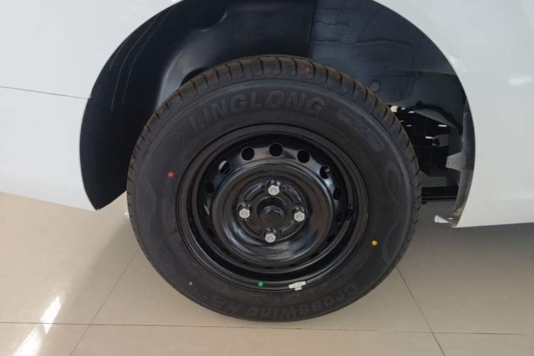 Used Wuling Hongguang New Energy 2024 All-Electric Model 300KM Practical Version Exterior 5