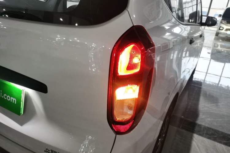 Used Wuling Hongguang New Energy 2024 All-Electric Model 300KM Standard Version Exterior 6