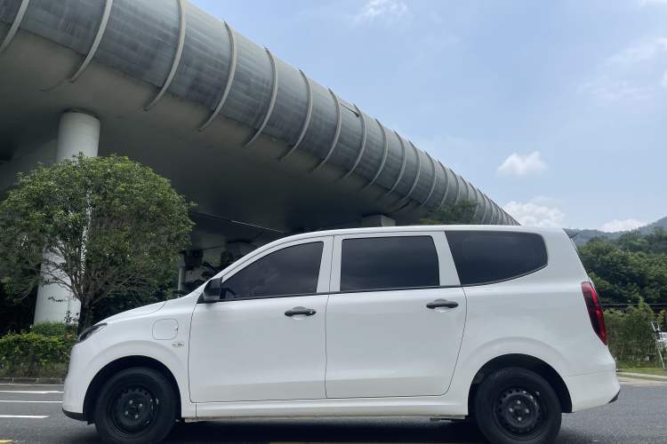 Used Wuling Hongguang New Energy 2024 All-Electric Model 300KM Standard Version Exterior 6
