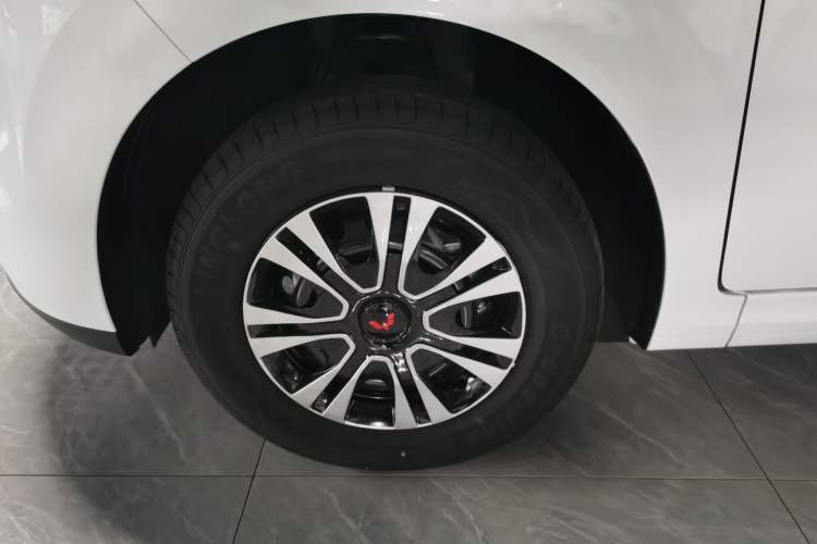 Used Wuling Hongguang New Energy 2024 All-Electric Model 300KM Standard Version Exterior 7
