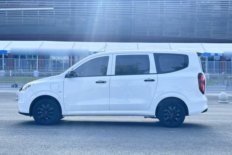 Used Wuling Hongguang New Energy 2024 All-Electric Model 300KM Standard Version Exterior 8