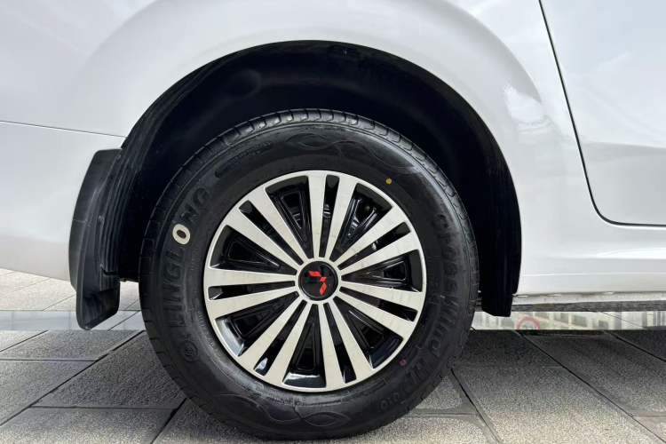 Used Wuling Hongguang New Energy 2024 All-Electric Model 300KM Standard Version Exterior 8