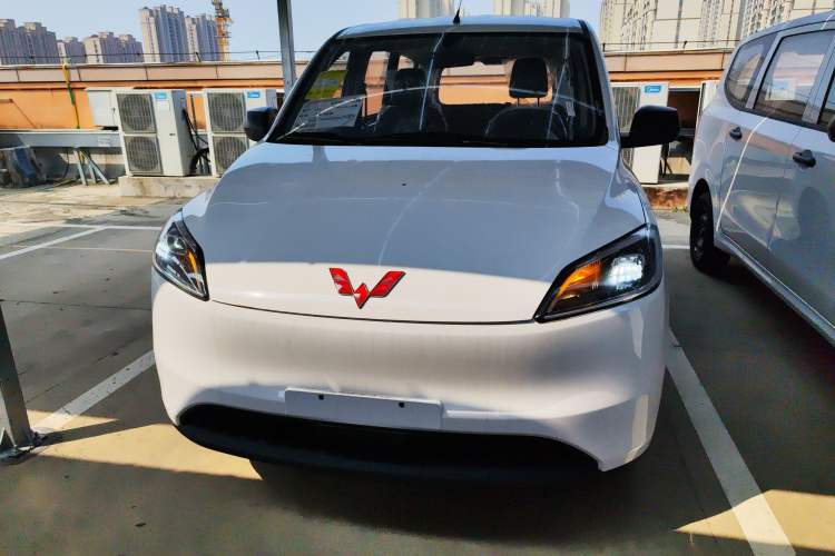 Used Wuling Hongguang New Energy 2024 All-Electric Model 300KM Practical Version Front