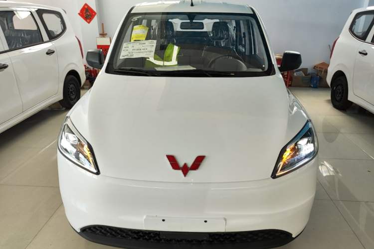 Used Wuling Hongguang New Energy 2024 All-Electric Model 300KM Standard Version Front
