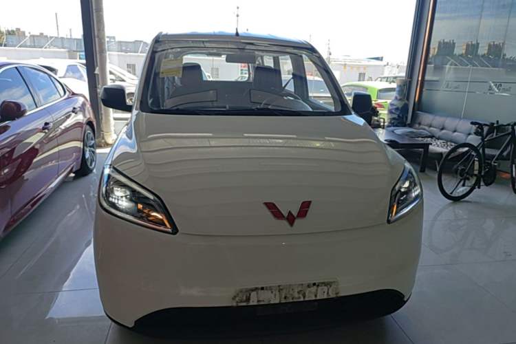 Used Wuling Hongguang New Energy 2024 All-Electric Model 300KM Standard Version Front