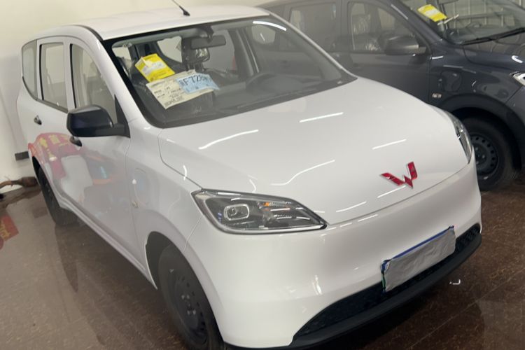 Used Wuling Hongguang New Energy 2024 All-Electric Model 300KM Standard Version Front Right 45 Deg