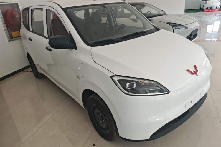 Used Wuling Hongguang New Energy 2024 All-Electric Model 300KM Practical Version Front Right 45 Deg