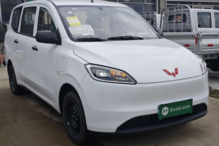 Used Wuling Hongguang New Energy 2024 All-Electric Model 300KM Standard Version Front Right 45 Deg