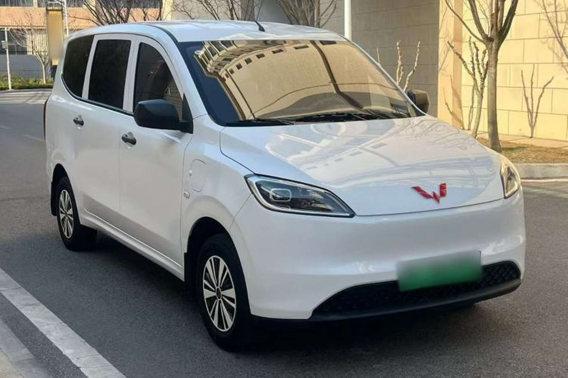 Used Wuling Hongguang New Energy 2024 All-Electric Model 300KM Practical Version Front Right 45 Deg