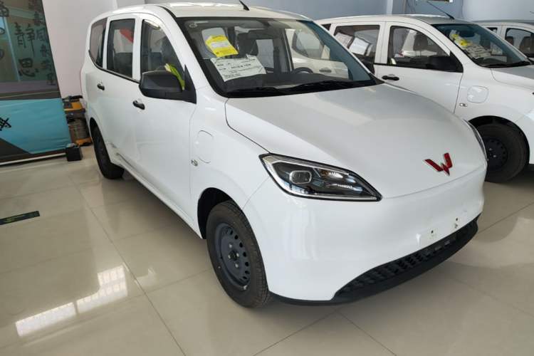 Used Wuling Hongguang New Energy 2024 All-Electric Model 300KM Standard Version Front Right 45 Deg