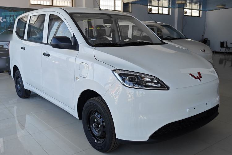 Used Wuling Hongguang New Energy 2024 All-Electric Model 300KM Practical Version Front Right 45 Deg