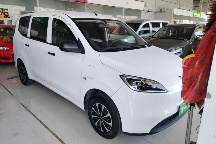 Used Wuling Hongguang New Energy 2024 All-Electric Model 300KM Practical Version Front Right 45 Deg