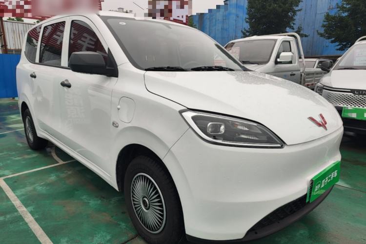 Used Wuling Hongguang New Energy 2024 All-Electric Model 300KM Practical Version Front Right 45 Deg