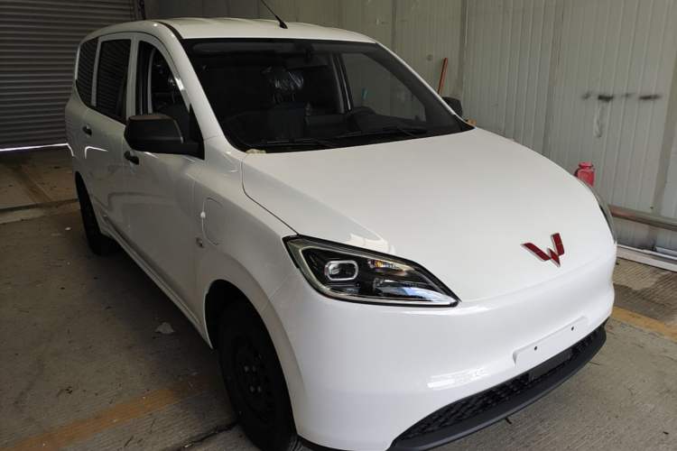 Used Wuling Hongguang New Energy 2024 All-Electric Model 300KM Standard Version Front Right 45 Deg