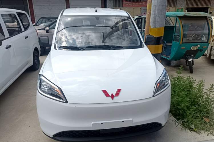 Used Wuling Hongguang New Energy 2024 All-Electric Model 300KM Standard Version Front