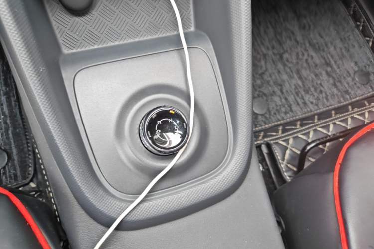 Used Wuling Hongguang New Energy 2024 All-Electric Model 300KM Standard Version Gear Lever