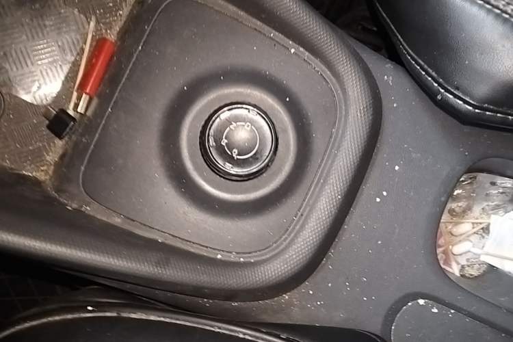 Used Wuling Hongguang New Energy 2024 All-Electric Model 300KM Standard Version Gear Lever