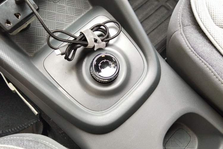 Used Wuling Hongguang New Energy 2024 All-Electric Model 300KM Practical Version Gear Lever
