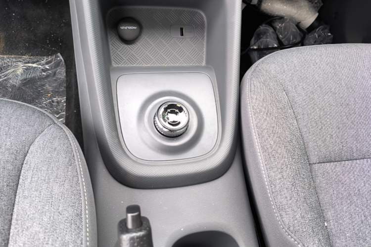 Used Wuling Hongguang New Energy 2024 All-Electric Model 300KM Standard Version Gear Lever