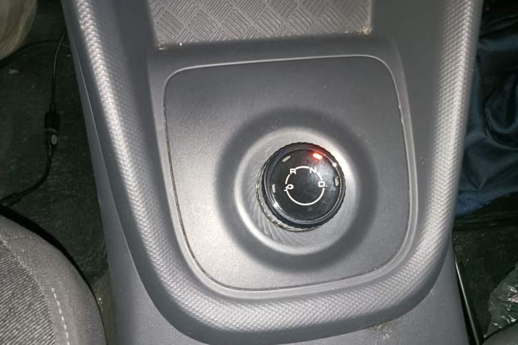 Used Wuling Hongguang New Energy 2024 All-Electric Model 300KM Standard Version Gear Lever
