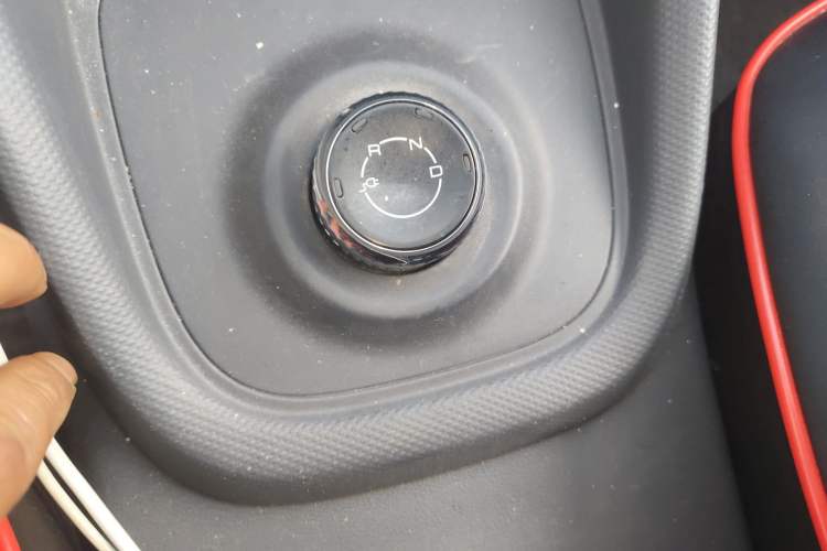Used Wuling Hongguang New Energy 2024 All-Electric Model 300KM Practical Version Gear Lever