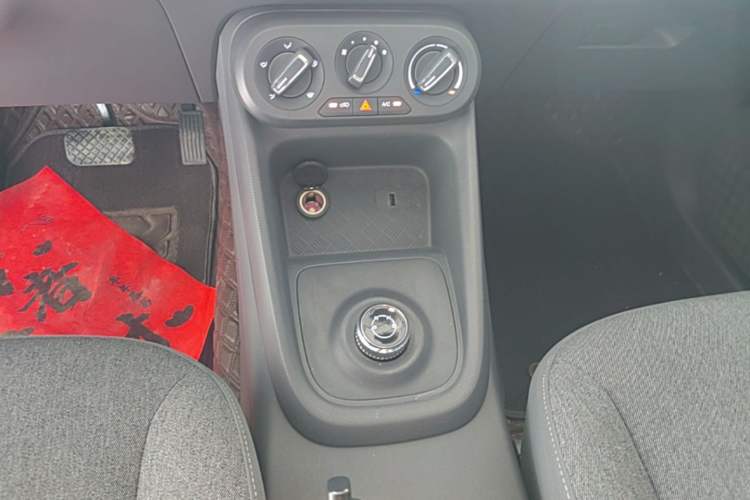 Used Wuling Hongguang New Energy 2024 All-Electric Model 300KM Standard Version Gear Lever