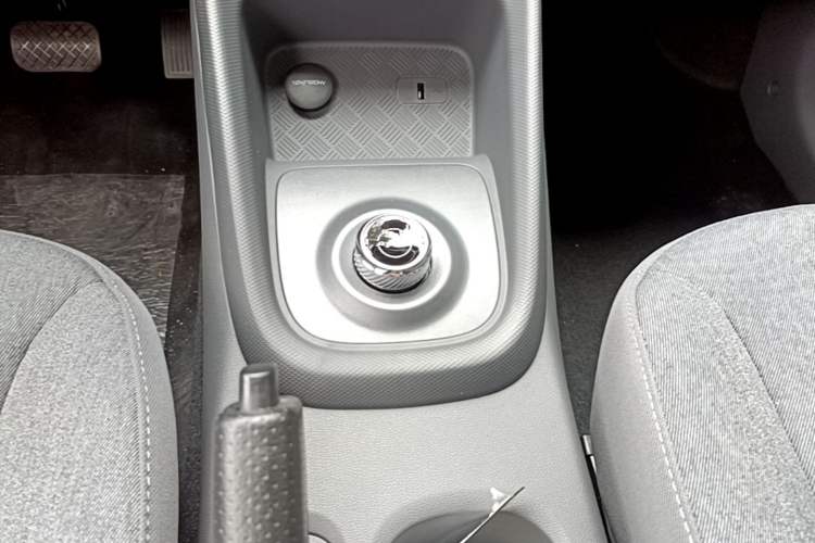 Used Wuling Hongguang New Energy 2024 All-Electric Model 300KM Standard Version Gear Lever