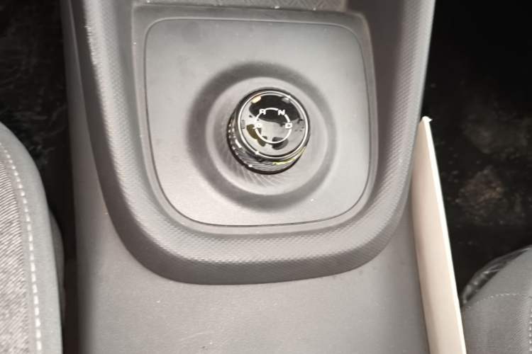 Used Wuling Hongguang New Energy 2024 All-Electric Model 300KM Standard Version Gear Lever