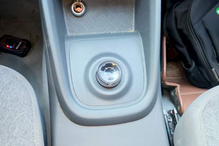 Used Wuling Hongguang New Energy 2024 All-Electric Model 300KM Practical Version Gear Lever