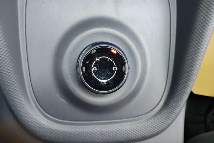 Used Wuling Hongguang New Energy 2024 All-Electric Model 300KM Standard Version Gear Lever