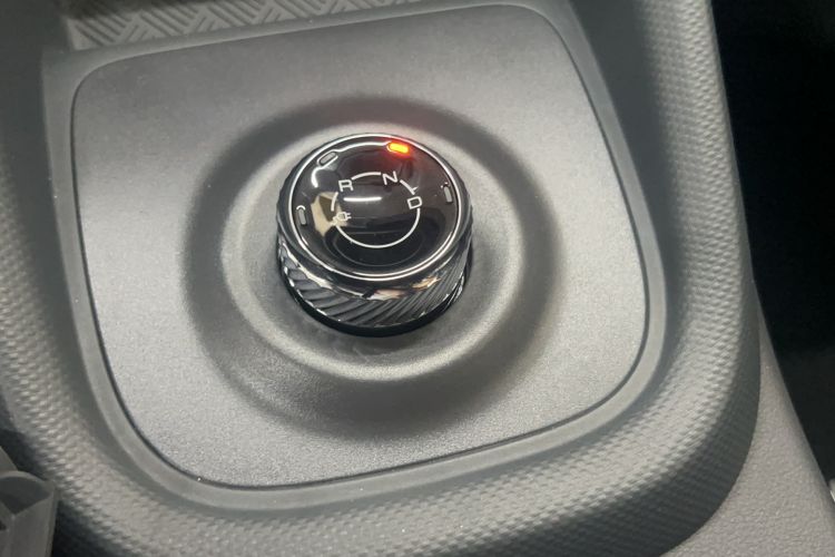 Used Wuling Hongguang New Energy 2024 All-Electric Model 300KM Standard Version Gear Lever