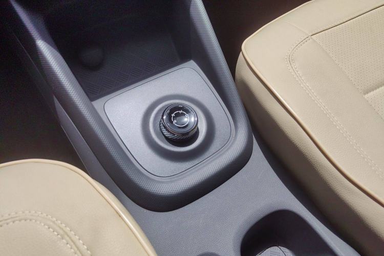 Used Wuling Hongguang New Energy 2024 All-Electric Model 300KM Practical Version Gear Lever