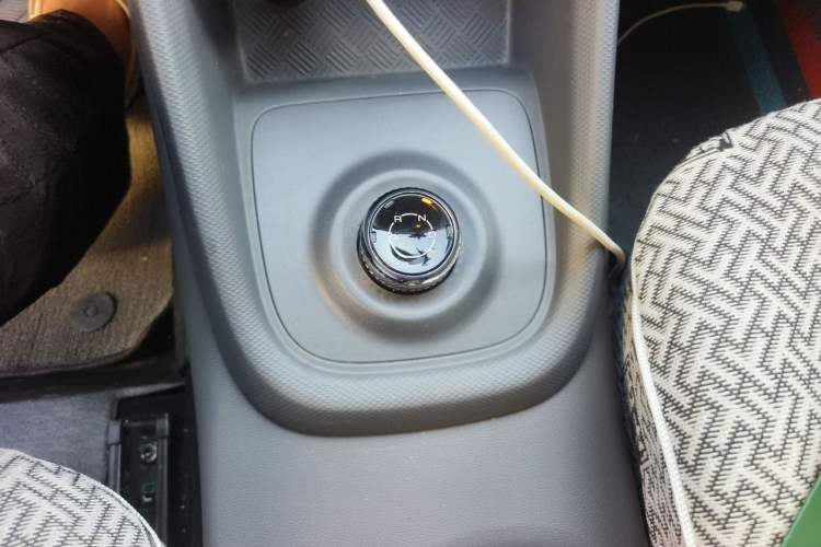 Used Wuling Hongguang New Energy 2024 All-Electric Model 300KM Standard Version Gear Lever