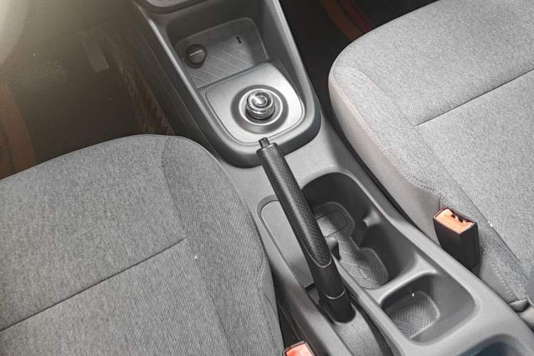 Used Wuling Hongguang New Energy 2024 All-Electric Model 300KM Standard Version Gear Lever
