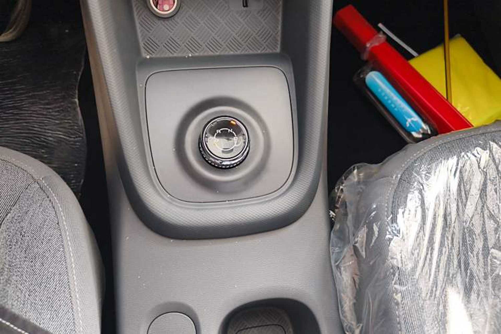 Used Wuling Hongguang New Energy 2024 All-Electric Model 300KM Standard Version Gear Lever
