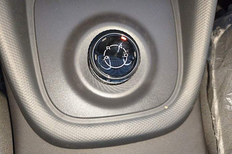 Used Wuling Hongguang New Energy 2024 All-Electric Model 300KM Standard Version Gear Lever