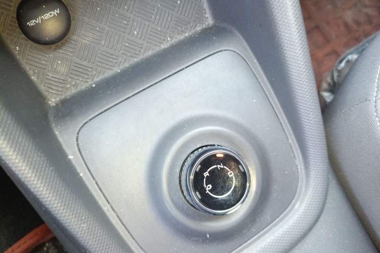 Used Wuling Hongguang New Energy 2024 All-Electric Model 300KM Standard Version Gear Lever