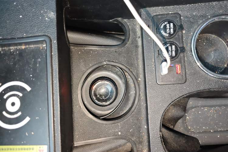 Used Wuling Hongguang New Energy 2024 All-Electric Model 300KM Standard Version Gear Lever