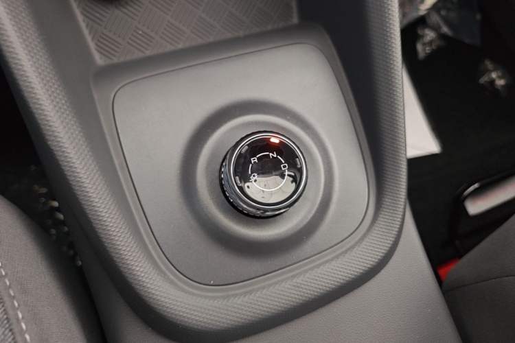 Used Wuling Hongguang New Energy 2024 All-Electric Model 300KM Practical Version Gear Lever