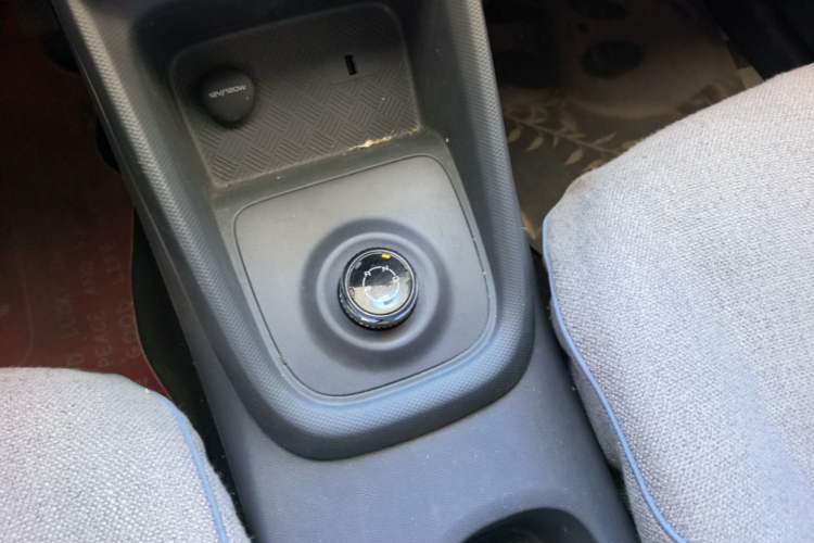 Used Wuling Hongguang New Energy 2024 All-Electric Model 300KM Standard Version Gear Lever