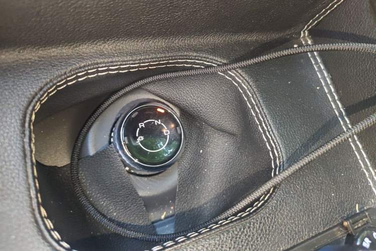 Used Wuling Hongguang New Energy 2024 All-Electric Model 300KM Standard Version Gear Lever