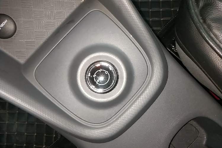 Used Wuling Hongguang New Energy 2024 All-Electric Model 300KM Standard Version Gear Lever