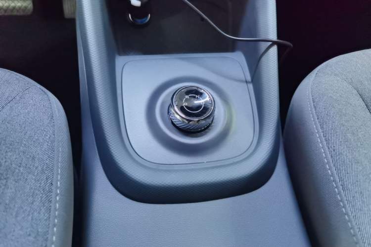 Used Wuling Hongguang New Energy 2024 All-Electric Model 300KM Standard Version Gear Lever