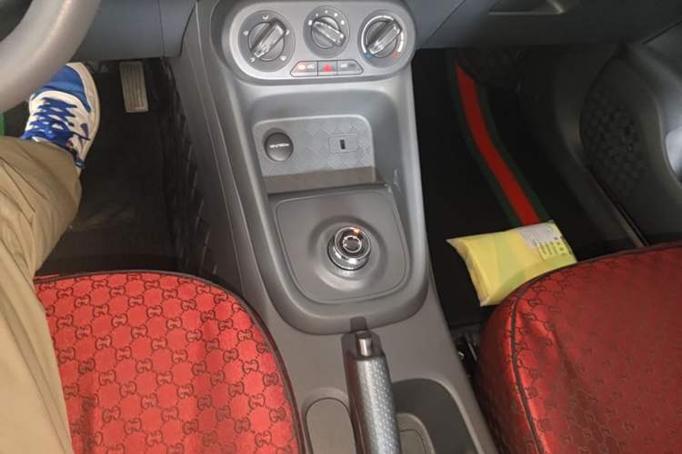 Used Wuling Hongguang New Energy 2024 All-Electric Model 300KM Standard Version Gear Lever