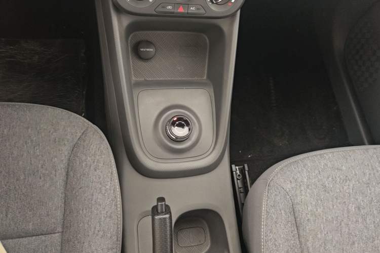 Used Wuling Hongguang New Energy 2024 All-Electric Model 300KM Practical Version Gear Lever