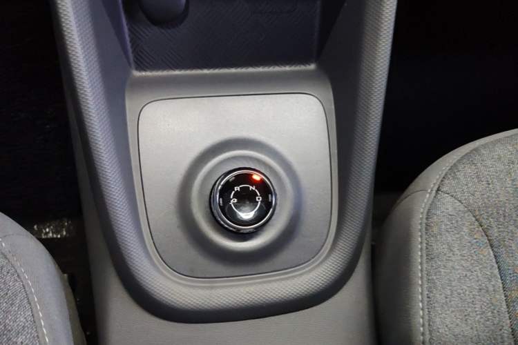 Used Wuling Hongguang New Energy 2024 All-Electric Model 300KM Practical Version Gear Lever