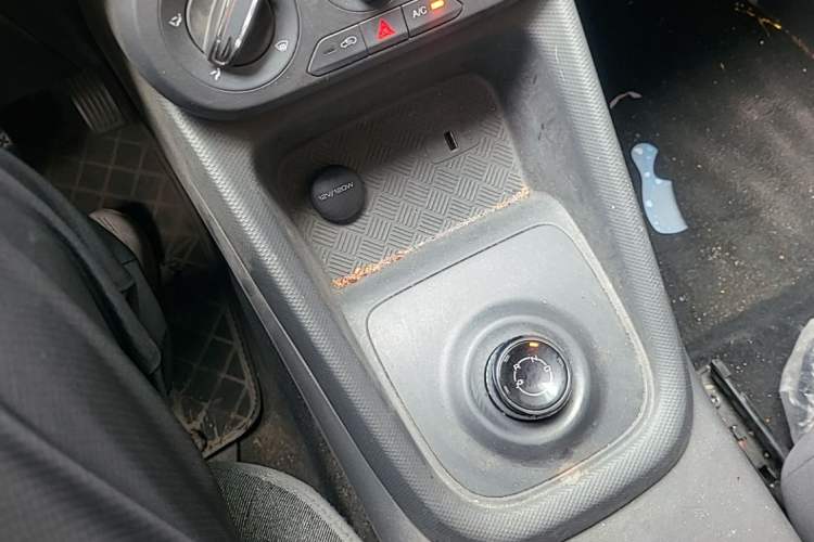 Used Wuling Hongguang New Energy 2024 All-Electric Model 300KM Practical Version Gear Lever