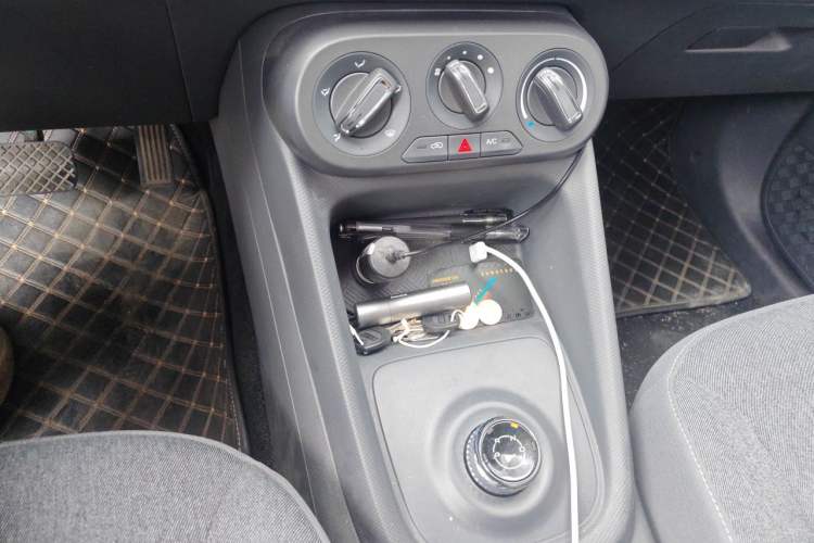 Used Wuling Hongguang New Energy 2024 All-Electric Model 300KM Practical Version Gear Lever