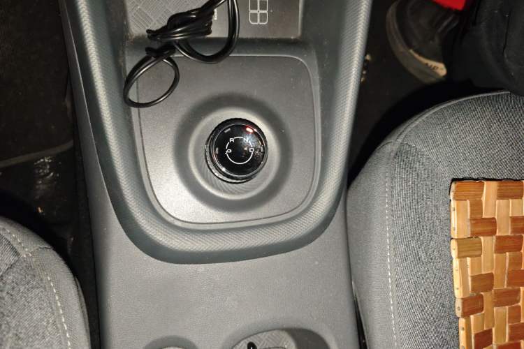 Used Wuling Hongguang New Energy 2024 All-Electric Model 300KM Practical Version Gear Lever